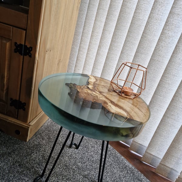 Handmade Resin and white oak 14" Round Table with steel Black Hairpin legs