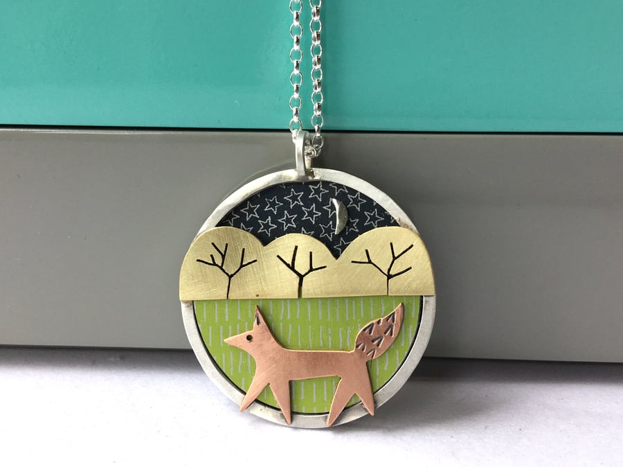 Little strolling fox necklace