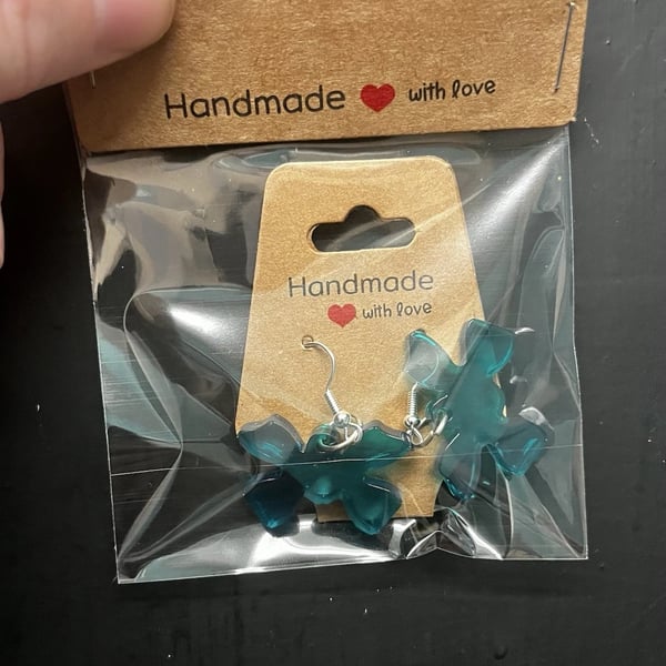 Resin bow drop earrings 