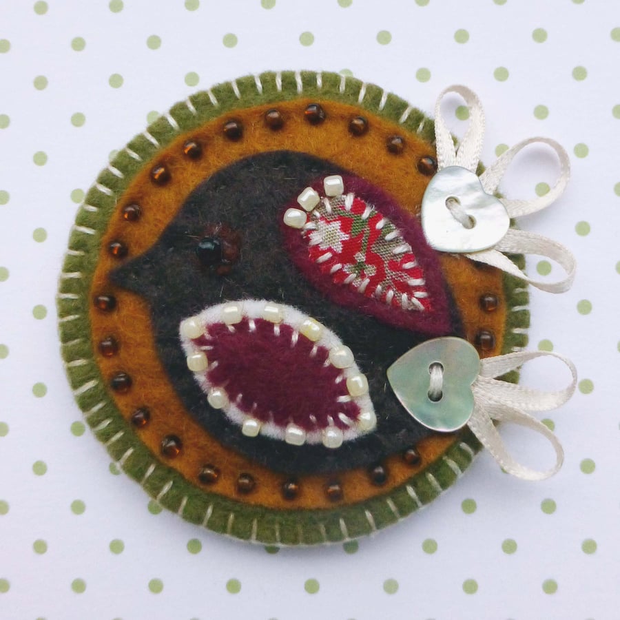 Felt Robin Brooch