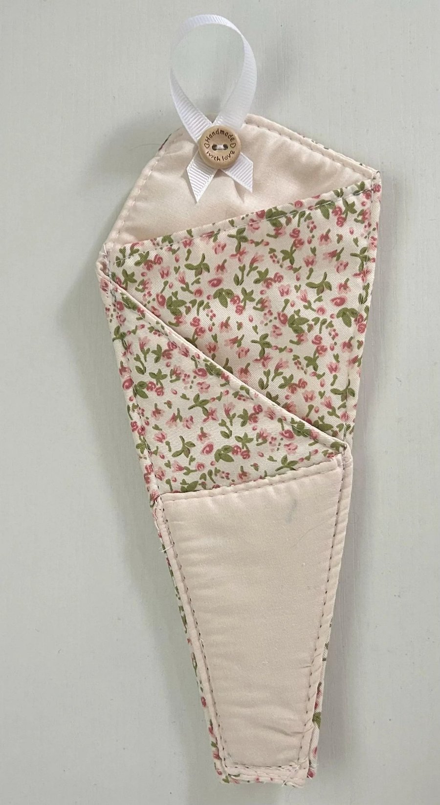 Triple scissor holder padded ditsy flowers