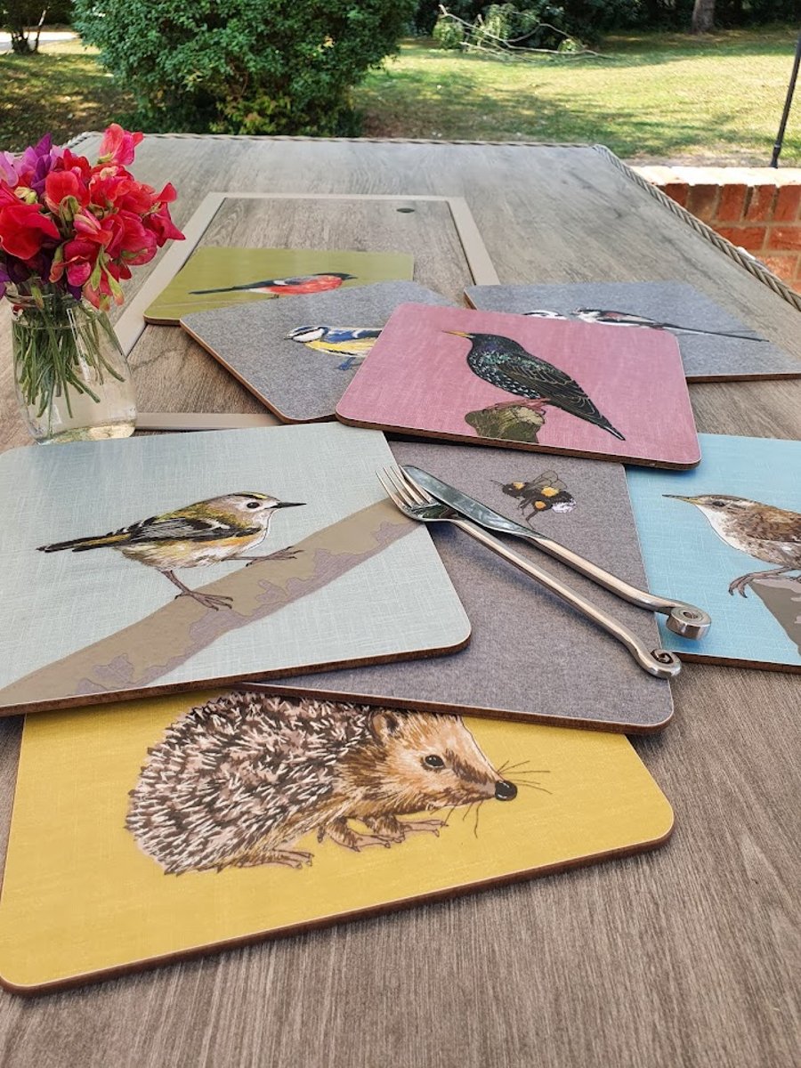 Selection of 4 Lellibelle placemats, birds, bee, hedgehog, melamine, table mat