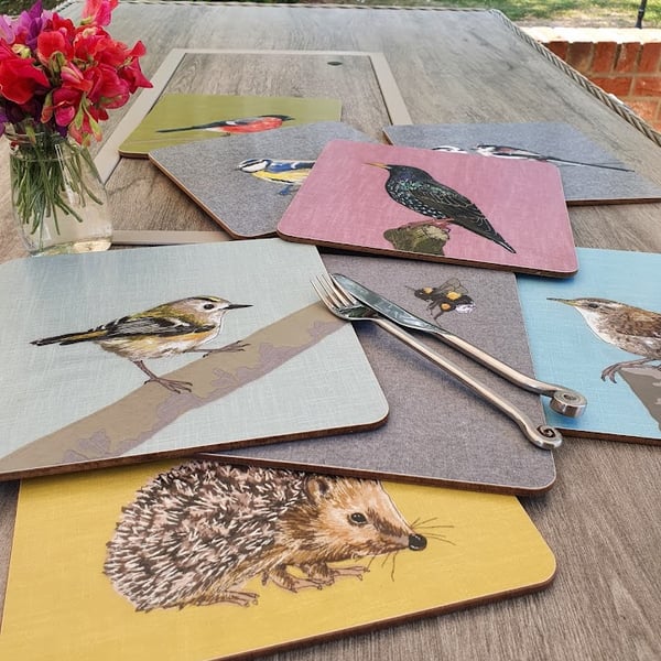 Selection of 4 Lellibelle placemats, birds, bee, hedgehog, melamine, table mat