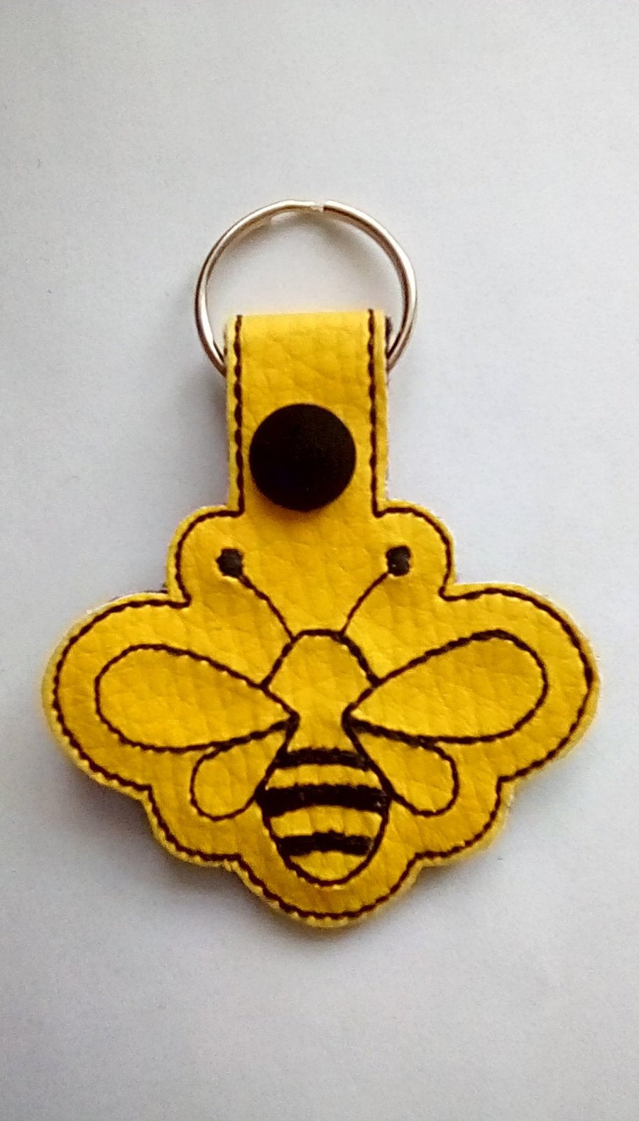 373. Bee keyring.