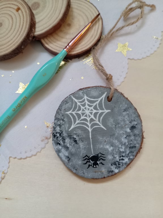 Spider hanging woodslice decoration 
