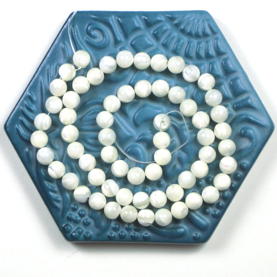 Mother of Pearl Round Beads, 6mm, 39cm Strand