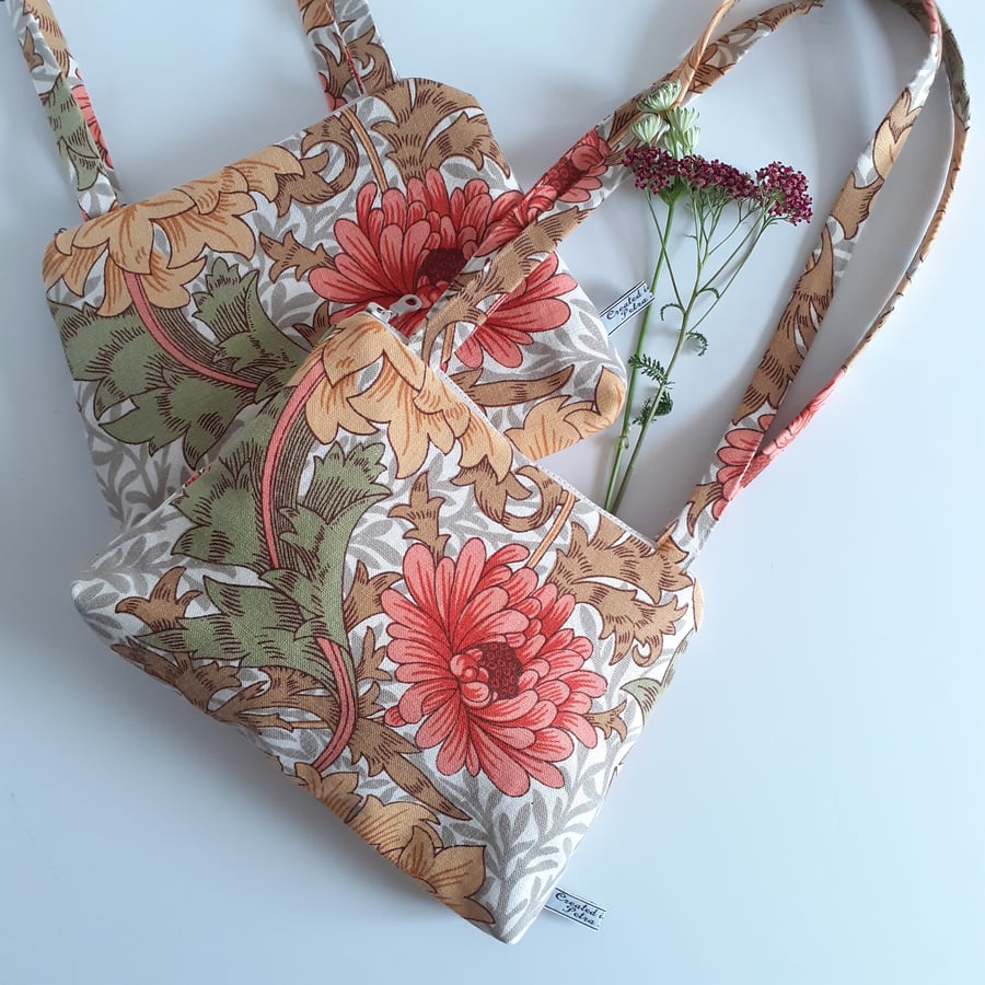 Shoulder bag upcycled in a vintage William Morris fabric with chunky zip 