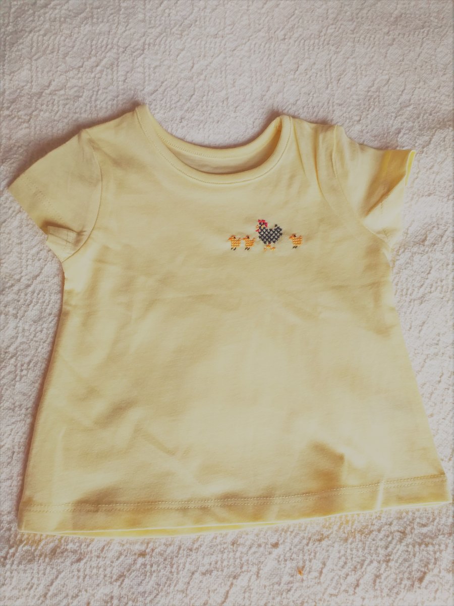  Hen and Chicks T-shirt age 0-3 months, hand embroidered