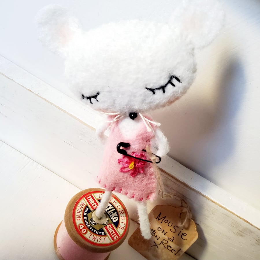 Felt mouse on a wooden cotton reel