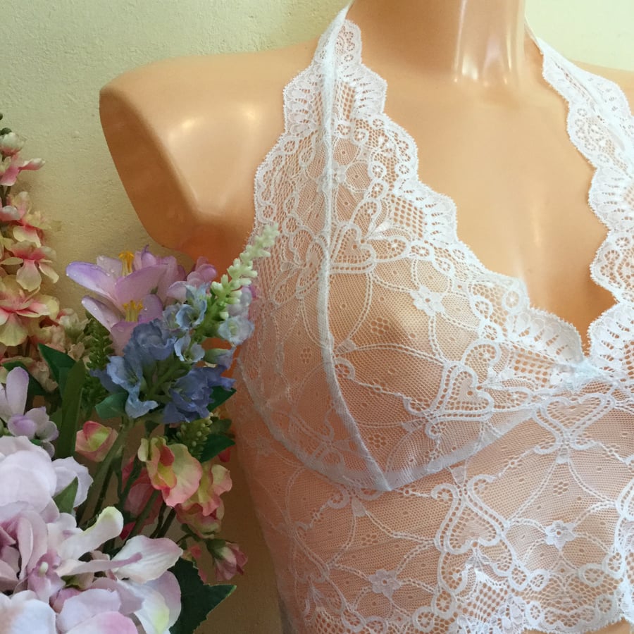 Halter bralette in pretty white scalloped lace