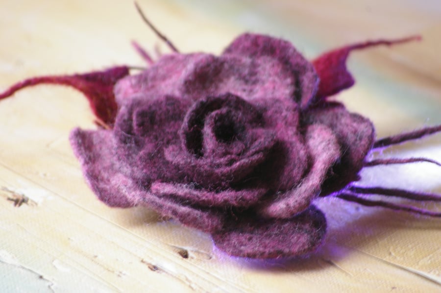 Handmade Felted Wool Brooch – Floral Design 