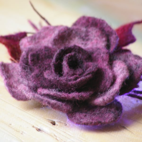 Handmade Felted Wool Brooch – Floral Design 