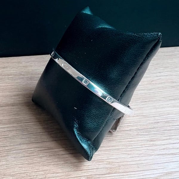"August" - Sterling Silver Feature Hallmark Bangle - Made to any size - 27g 