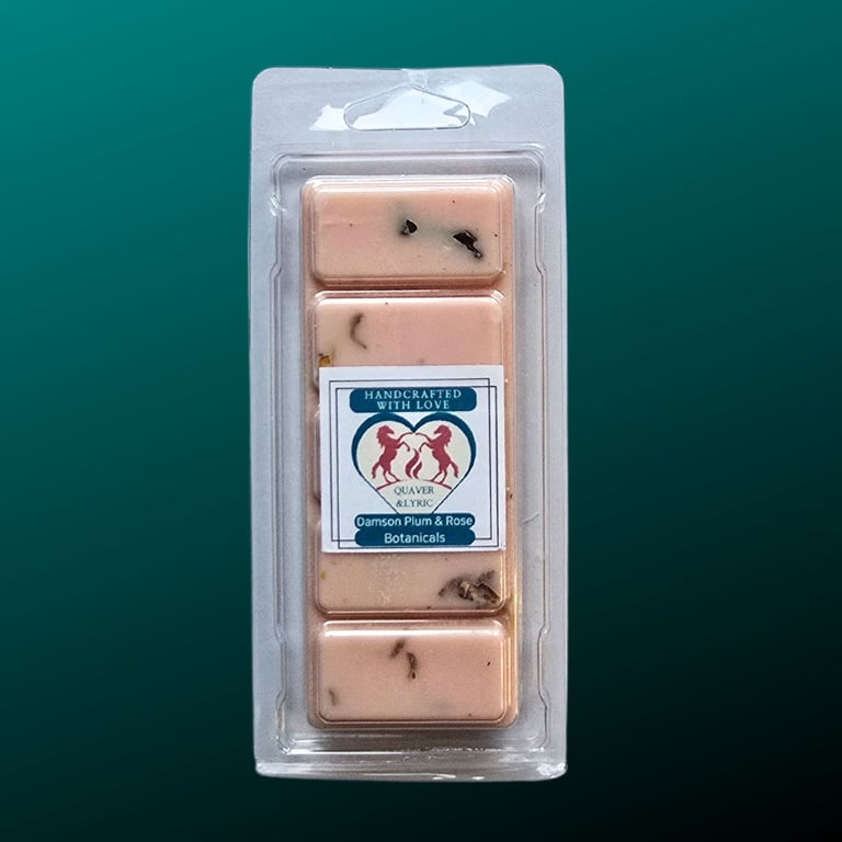 Soy Wax Melt Bar With Botanicals in Clamshell Damson Plum and Rose 65g