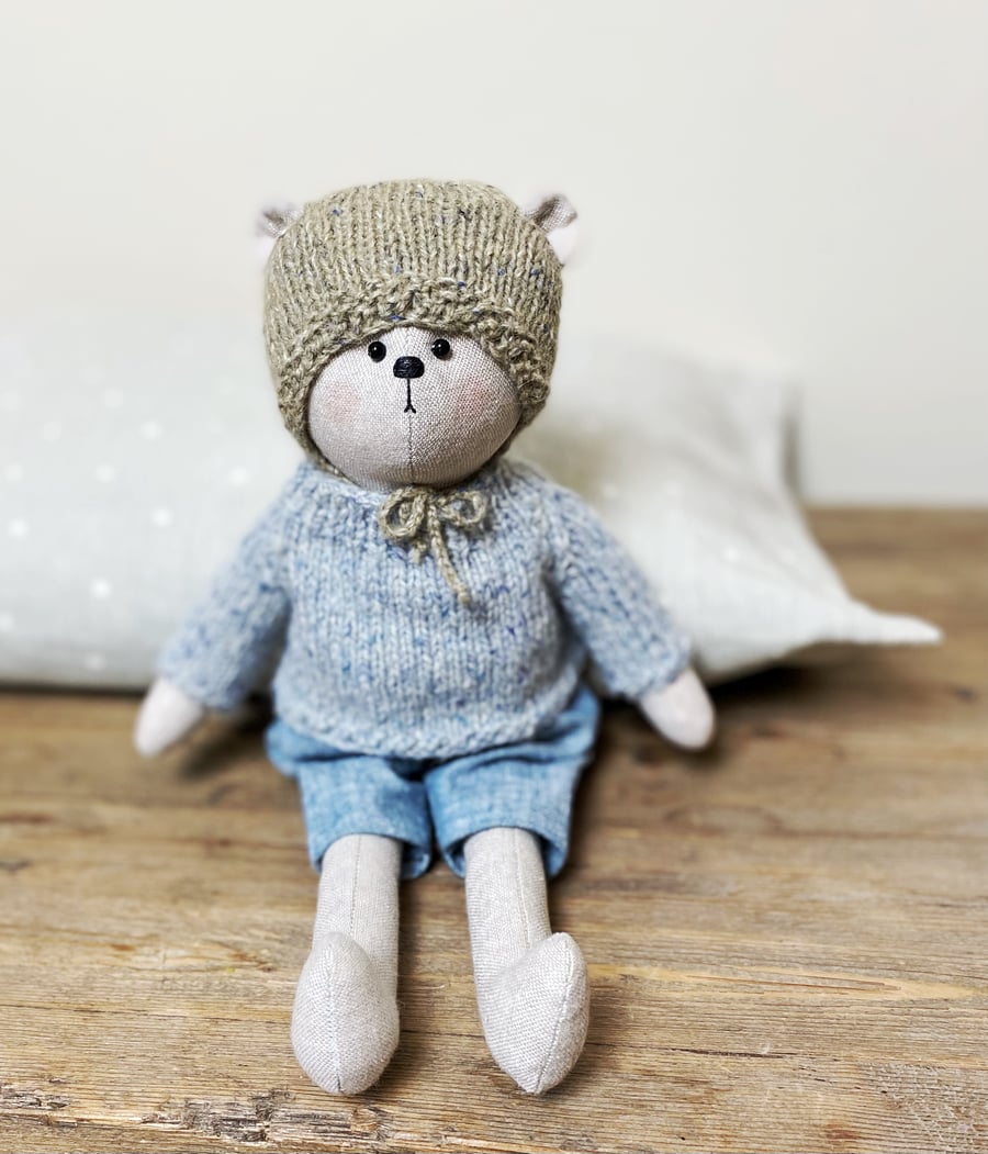 Hamish, a handmade cloth teddy bear.