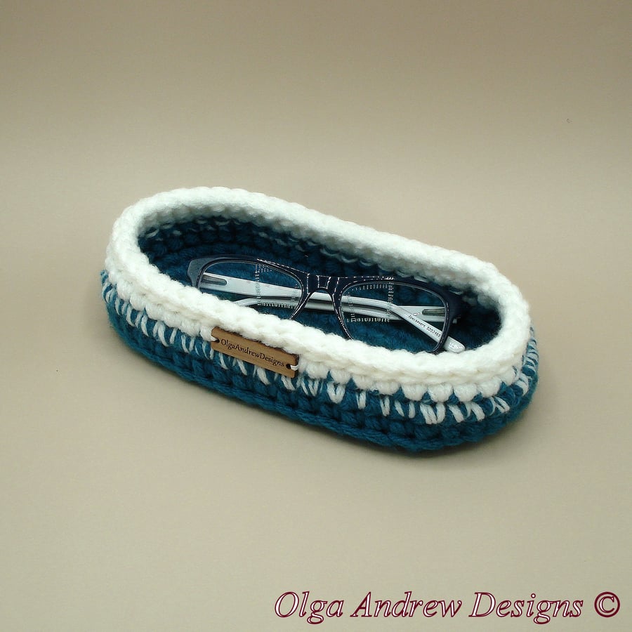 Bedside eyeglass holder tray, horizontal eye glass holder, reading glasses tray