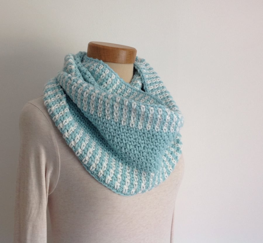 INFINITY SCARF , neckwarmer . Wool blend. Super-soft. ' Breeze '.