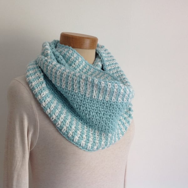 INFINITY SCARF , neckwarmer . Wool blend. Super-soft. ' Breeze '.