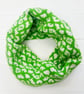 PERFECTLY IMPERFECT Leopard knitted cowl - kelly green