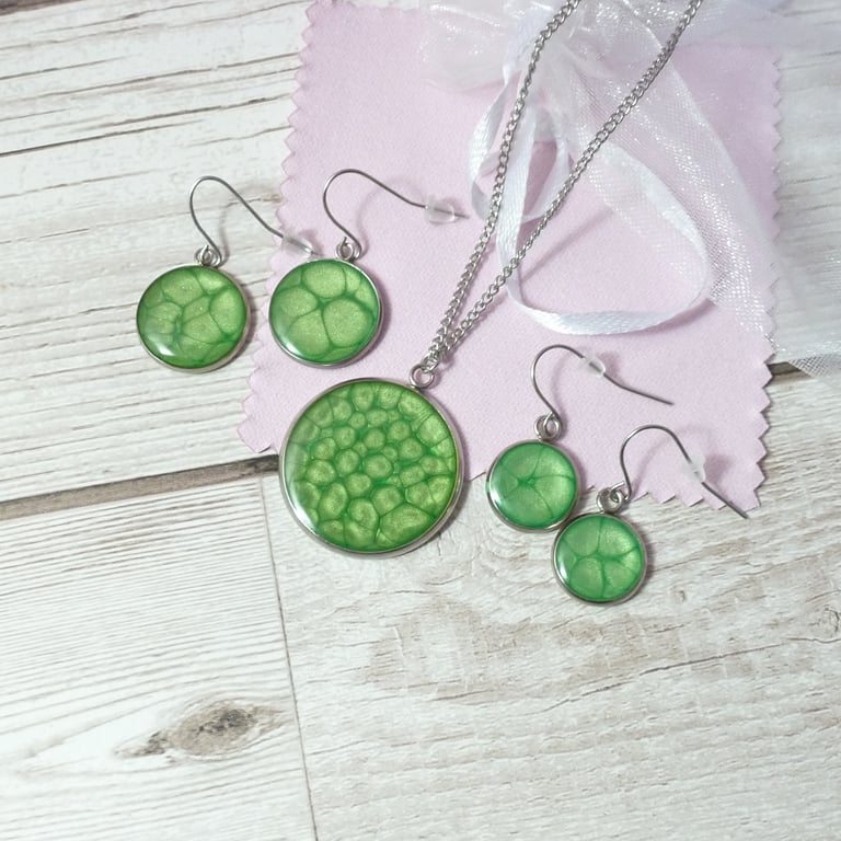 Emerald Green enamel and resin pendant and dangle earring set