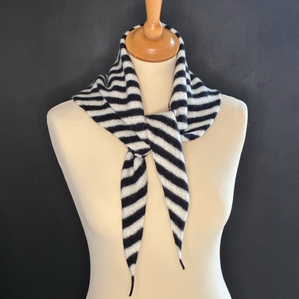 Triangle Scarf - Black & White