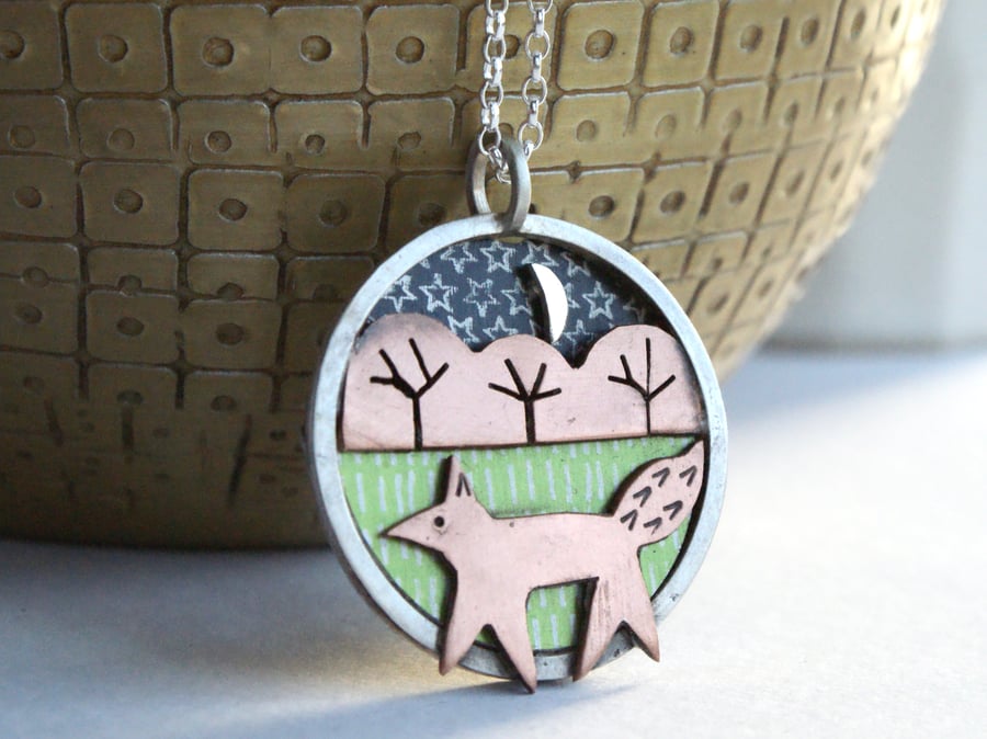 Little strolling fox necklace