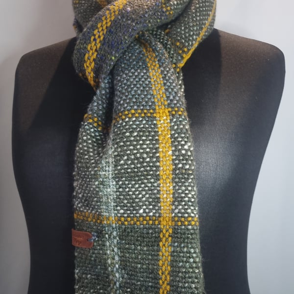 Handwoven scarf 