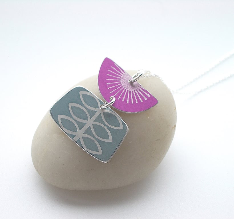 Pink retro flower pendant