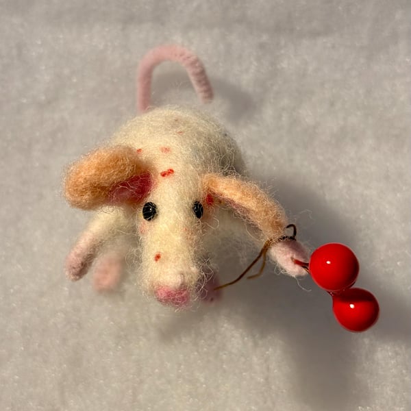 Felted mouse - White rainbow drop fur carrying berries