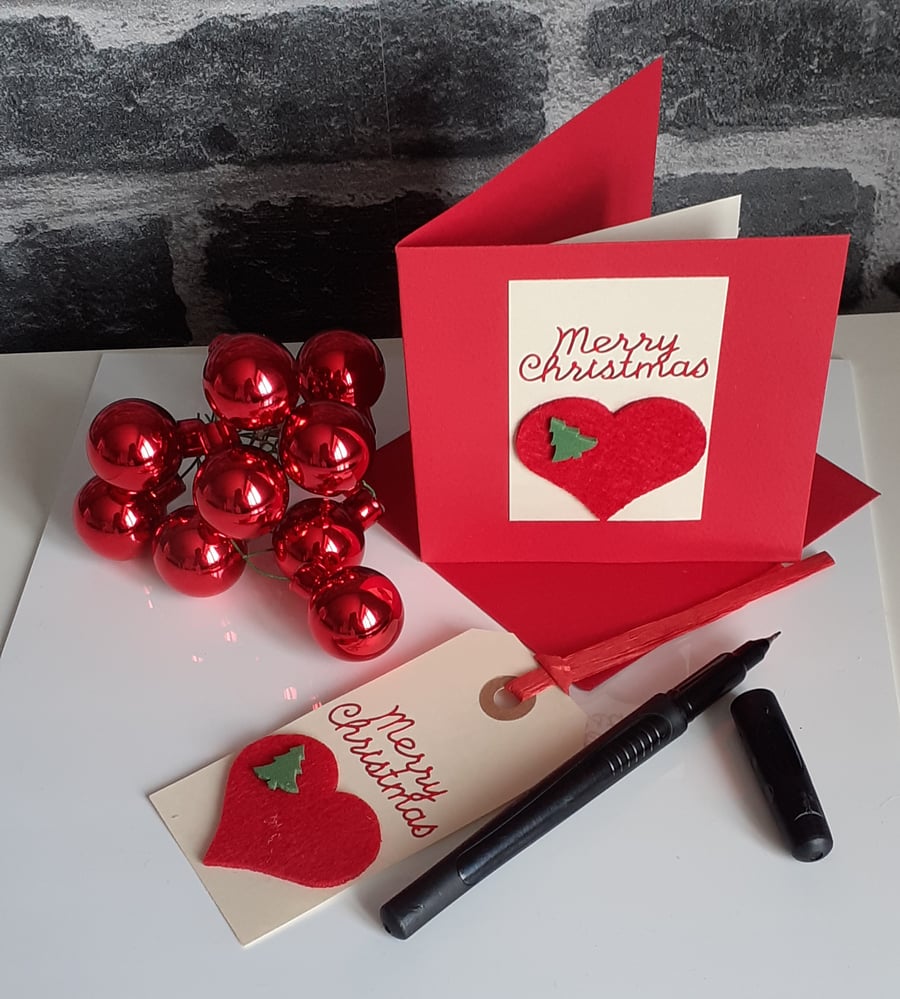 Christmas card and gift tag set, red heart and Christmas tree