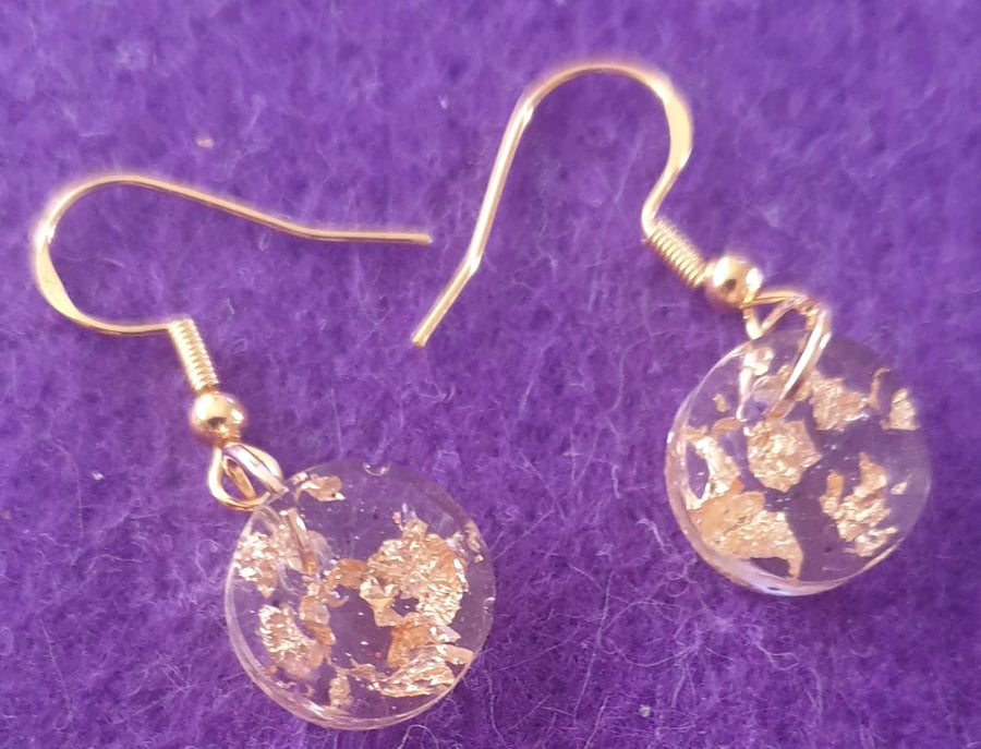 Round gold flake resin earrings