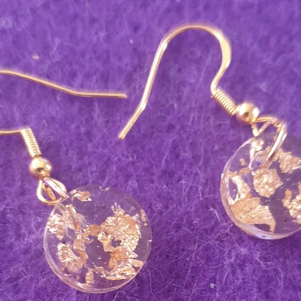 Round gold flake resin earrings