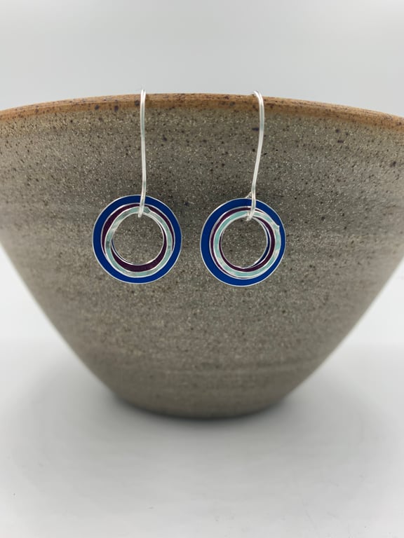 Small ‘Ripples’ circle earrings in navy and pink with a recycled silver ring
