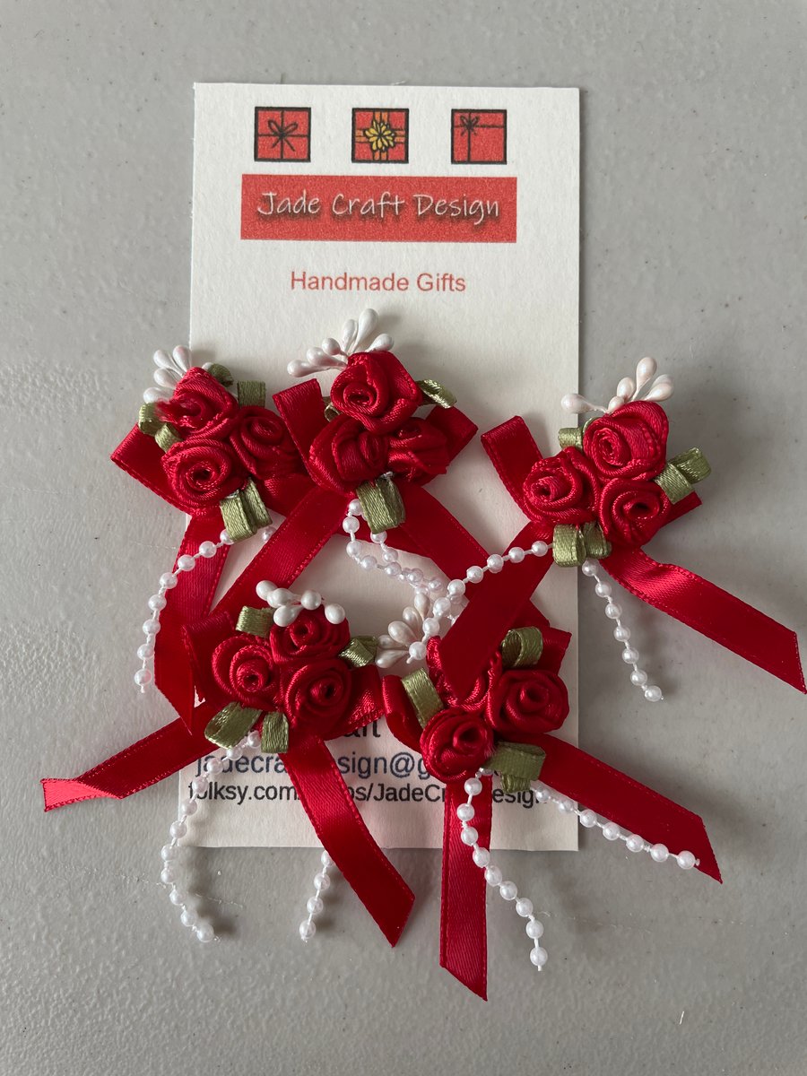Satin ribbon bows and rose trio cluster with pearls - Red
