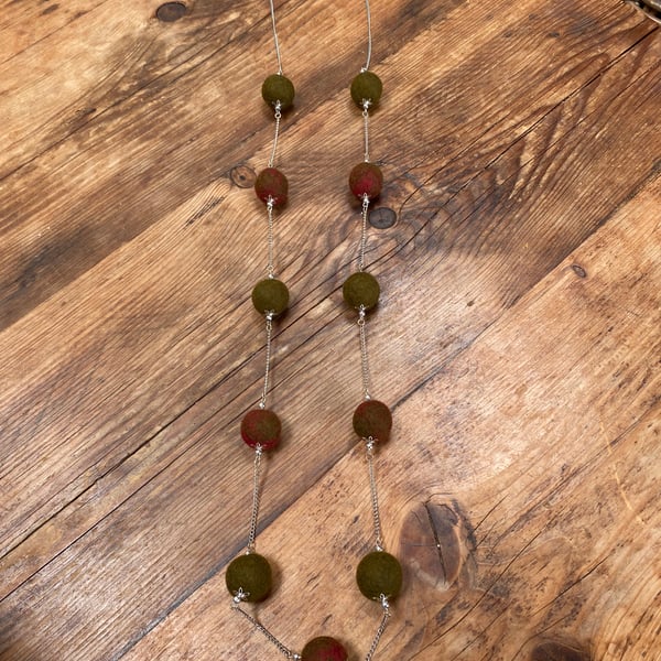 Felt Necklace. (694)