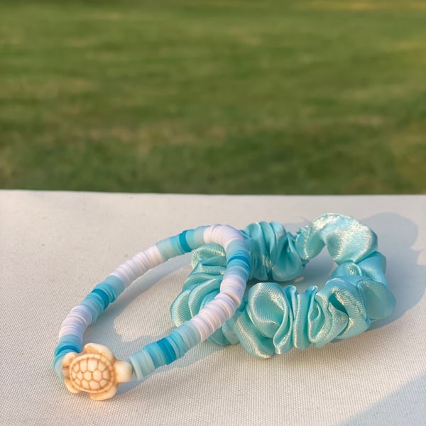 'Beach Vibes' Clay Bead Bracelet Set Blue.