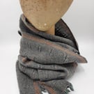 Lush two-tone textured lambswool scarf – Earth