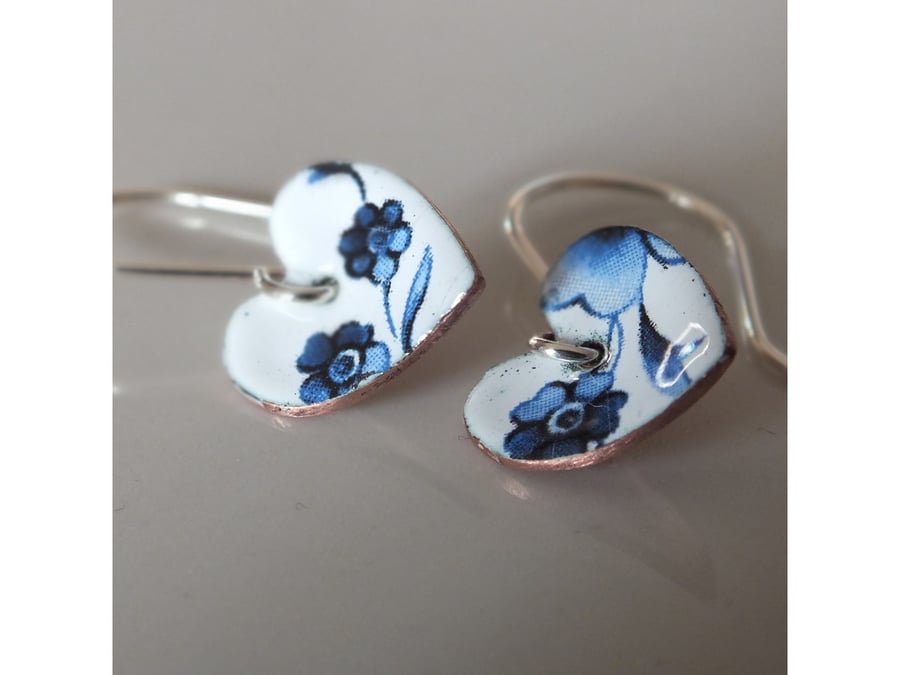 Blue and white enamelled hearts
