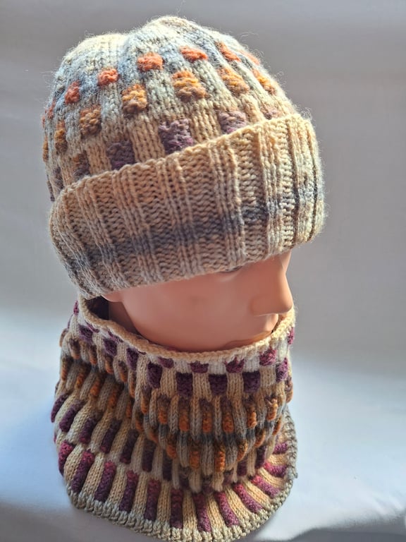 Lovely soft hand knitted Neck warmer and hat