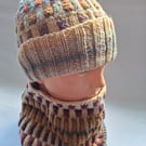 Lovely soft hand knitted Neck warmer and hat