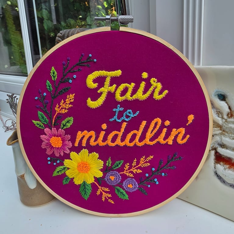 'Fair to Middlin'' Hand Embroidered Floral Wall Art - 7 inch