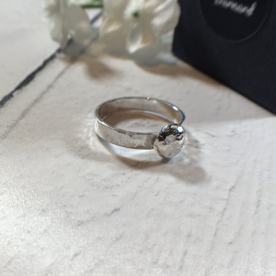 Pebble Ring - Hammered Band