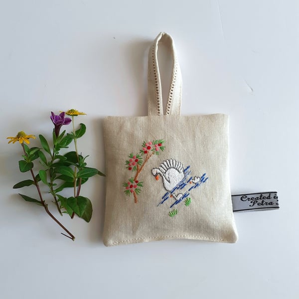 Lavender bag with a vintage embroidered swan in linen