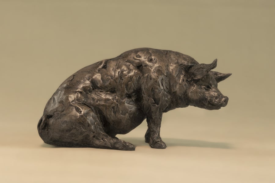 Sitting Pig Animal Statue Small Bronze Ornament Bronze Resin Sculpture