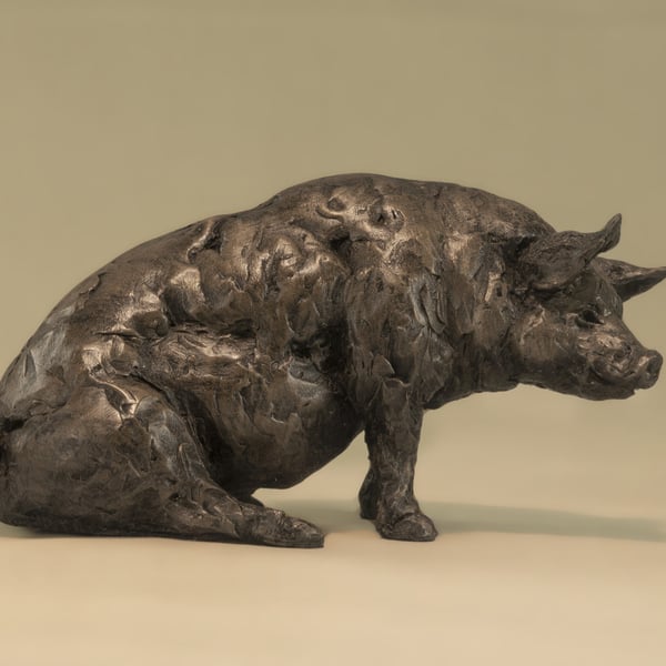 Sitting Pig Animal Statue Small Bronze Ornament Bronze Resin Sculpture