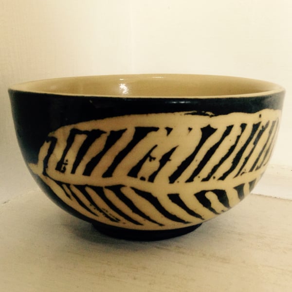 Small bowl in cream and brown stoneware
