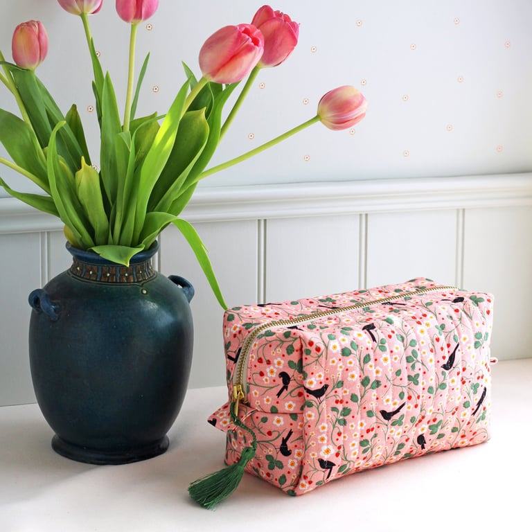 Blackbirds & Strawberries Cosmetic Bag – Pink & Sage Floral Wash Bag