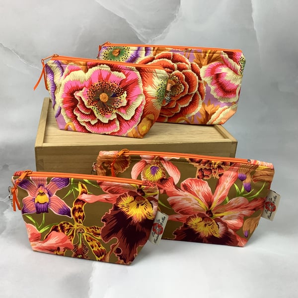 Floral makeup bag, Flowers zip bag, 2 size and pattern options, Handmade