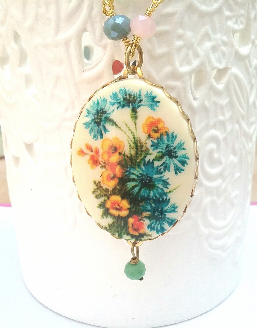 Cameo Floral Necklace.........