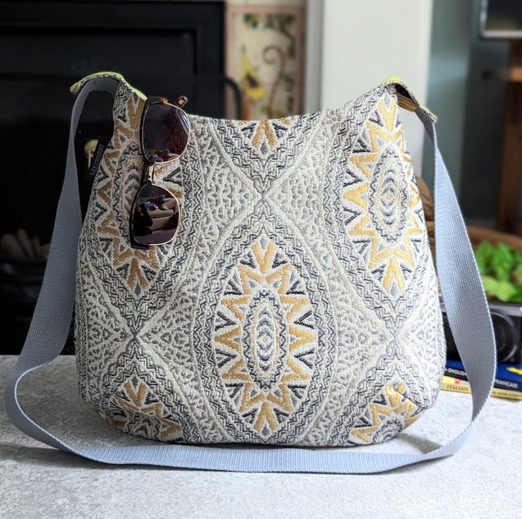 Lightweight hotsell hobo bag